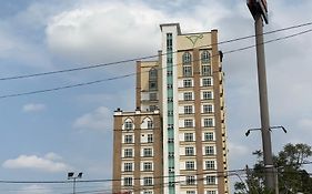 Private Studio Viana Court Service Apartment 4 With Private Parking